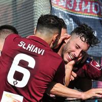 L'esultanza di Sprocati dopo il gol del 2-1 della Salernitana contro il Latina