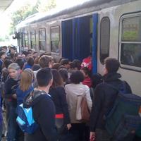 Pendolari alla stazione di Cava de' Tirreni