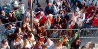 Fans in fila davanti alla Feltrinelli di Salerno per il firmacopie di Renga