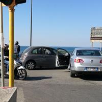 L'incidente stradale di questa mattina all'incrocio tra via Lungomare Trieste e via Santoro a Salerno