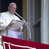 Papa Francesco durante la recita dell'Angelus