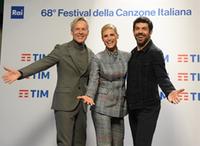 Claudio Baglioni con Michelle Hunziker e Pierfrancesco Favino