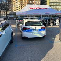 I vigili urbani in piazza Mazzini a Salerno