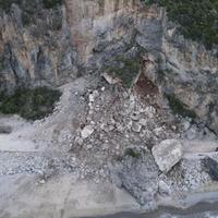 Il costone franato sulla Strada del Mingardo