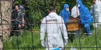 I carabinieri sul luogo del ritrovamento del cadavere