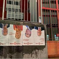 I manifesti affissi per le strade di Napoli questa mattina