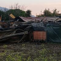 La casa distrutta dall'incendio a Scafati