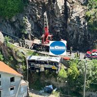 Le fasi di recupero del bus a Ravello