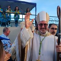 Mons. Vincenzo Calvosa dopo l'ordinazione episcopale a Villapiana