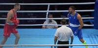 Aziz Abbes Mouhidiine sul ring contro il polacco Mateusz Bereznicki