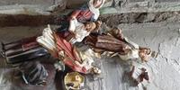 Alcune statuette sacre vandalizzate da ignoti nel negozio sul Sacro Monte della Madonna di Novi Velia