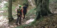 Gli uomini del Soccorso Alpino Speleologico alla ricerca del cercatore di funghi disperso sul monte Polveracchio