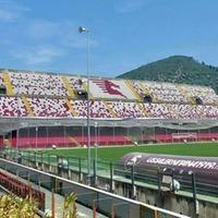 La curva Nord allo stadio Arechi